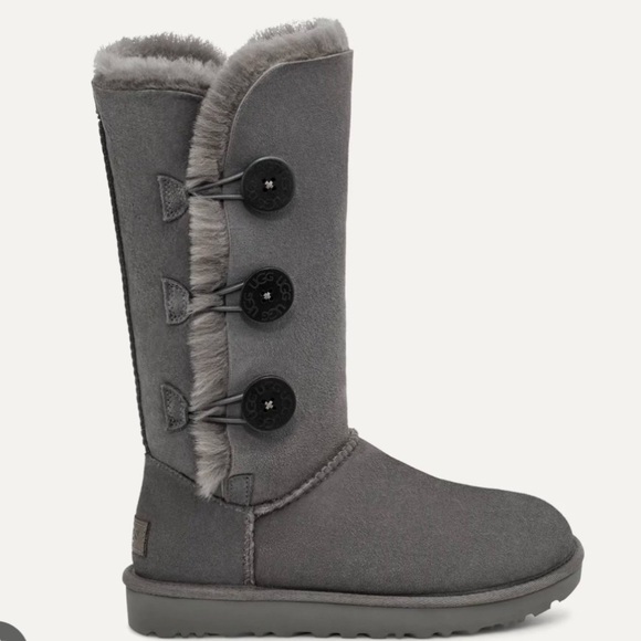 UGG Bailey Button Triplet Boots in Grey – Women’s Size 9 - Picture 1 of 6